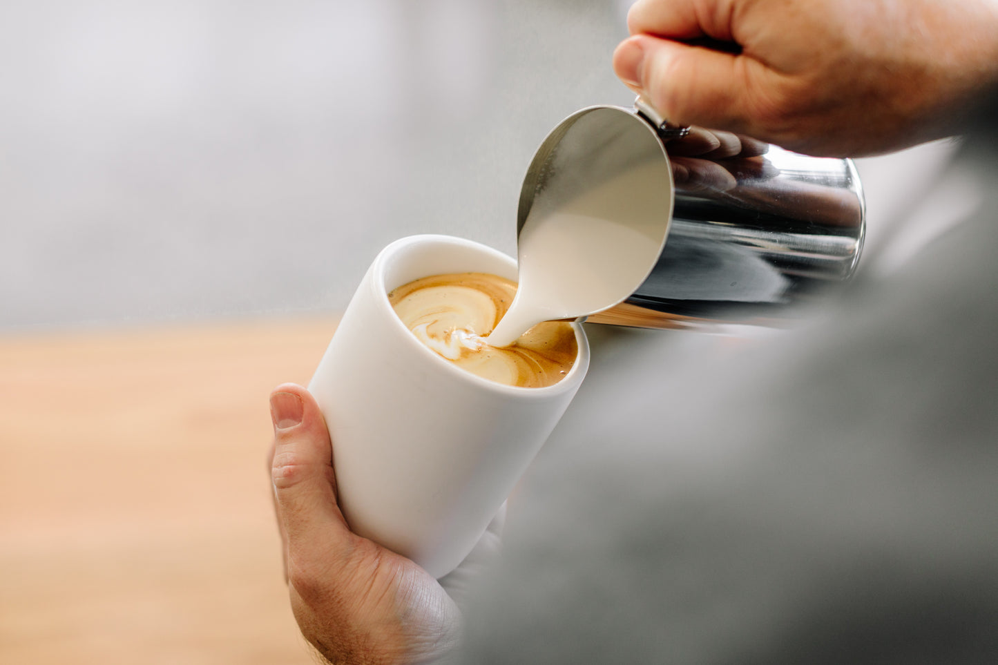 EDDY PITCHER - 12oz Acero Pulido