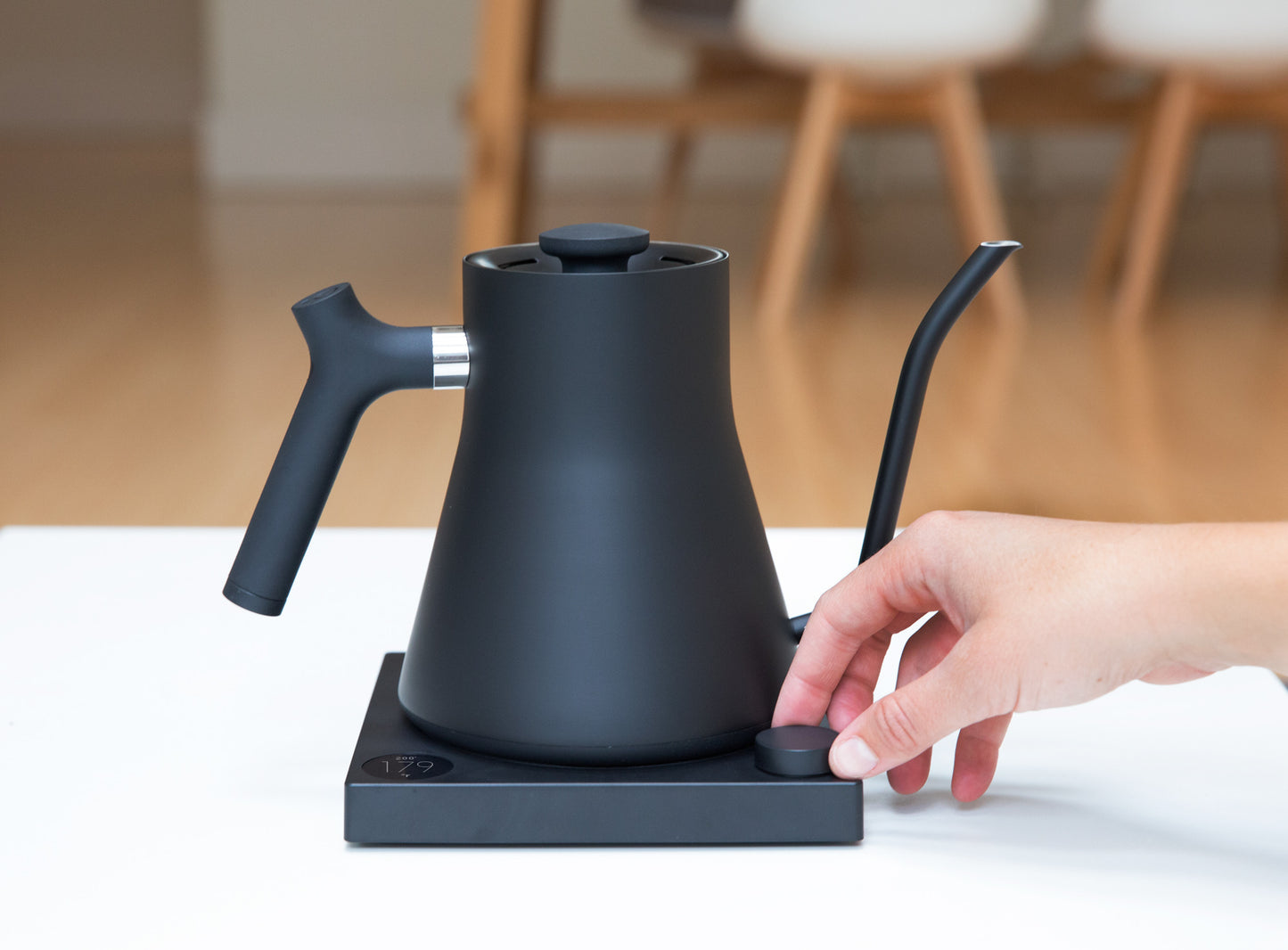 Tetera Stagg EKG Matte Black con control de temperatura (220v)