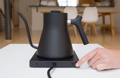 Tetera Stagg EKG Matte Black con control de temperatura (220v)